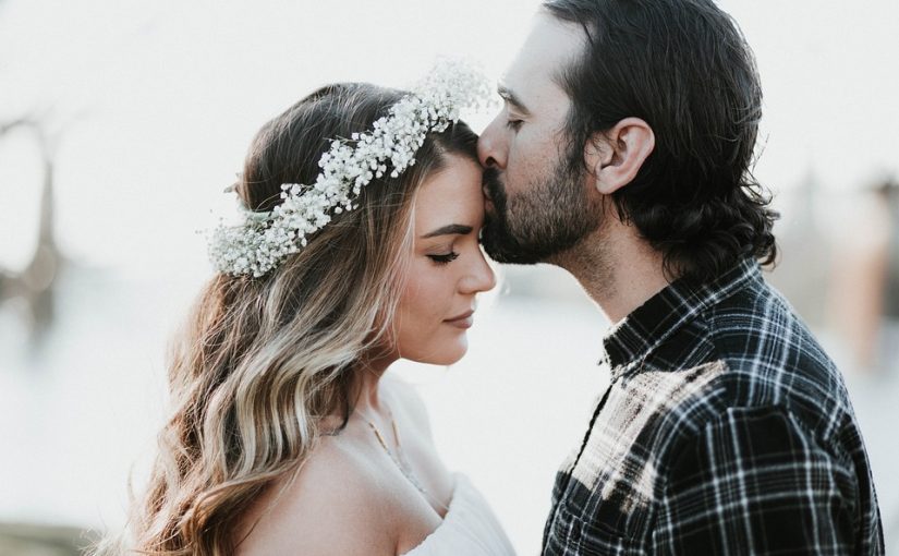 HOW TO QUICKLY BUILD A CONNECTION WITH A WOMAN